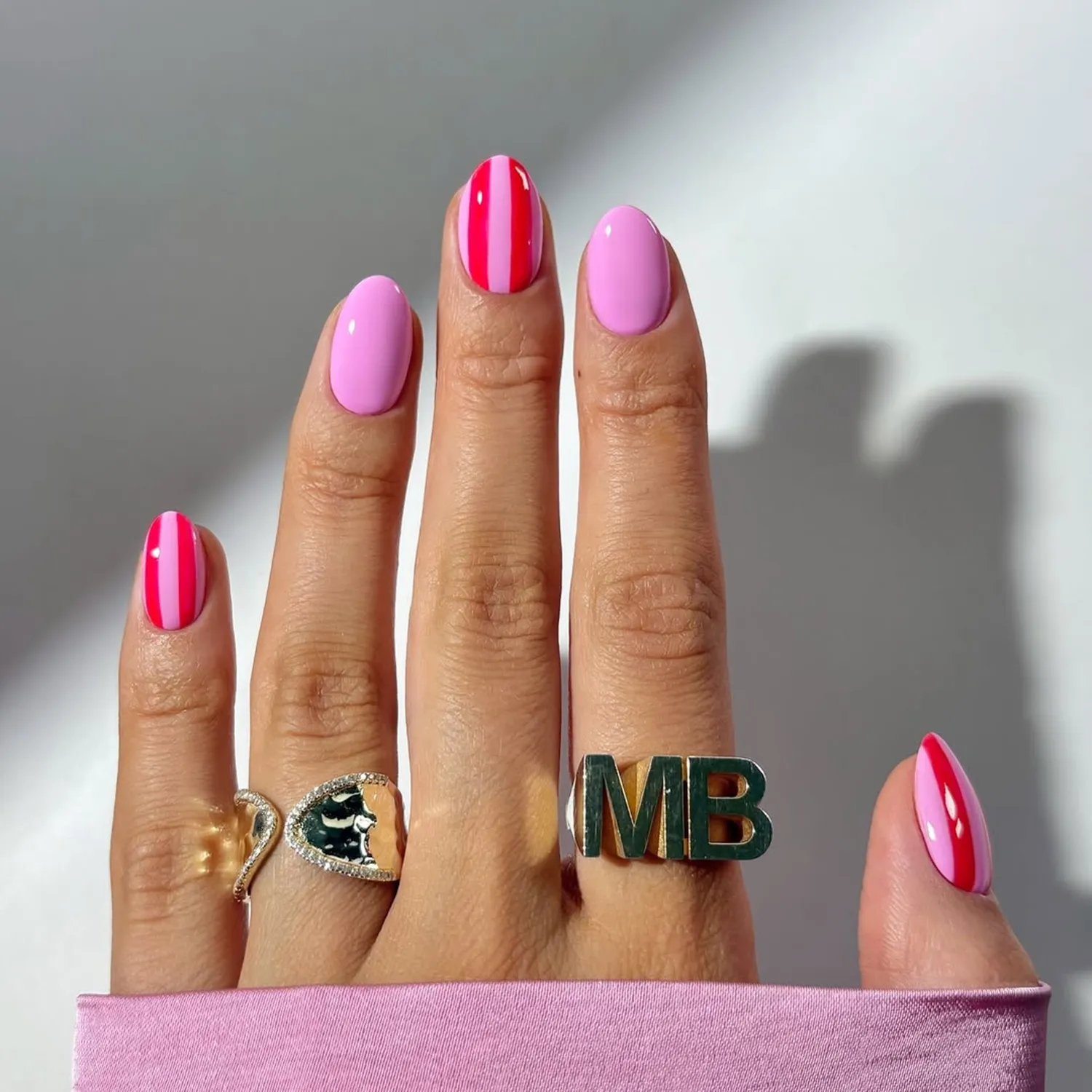 طرح ناخن راه راه صورتی