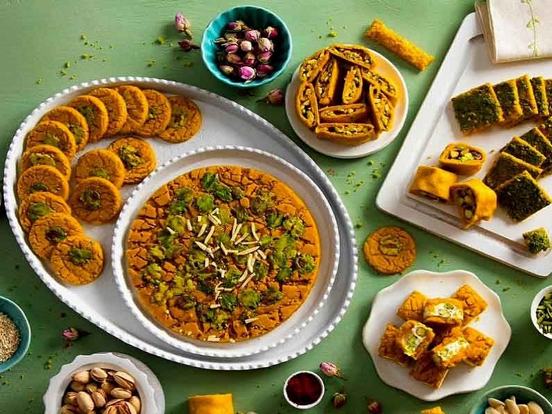 مجموعهای از شیرینیهای اصیل ایرانی