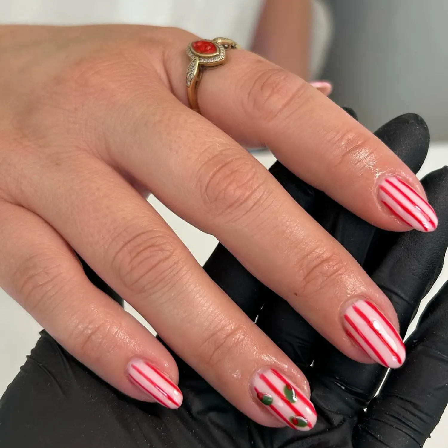 طرح ناخن راه راه سفید قرمز