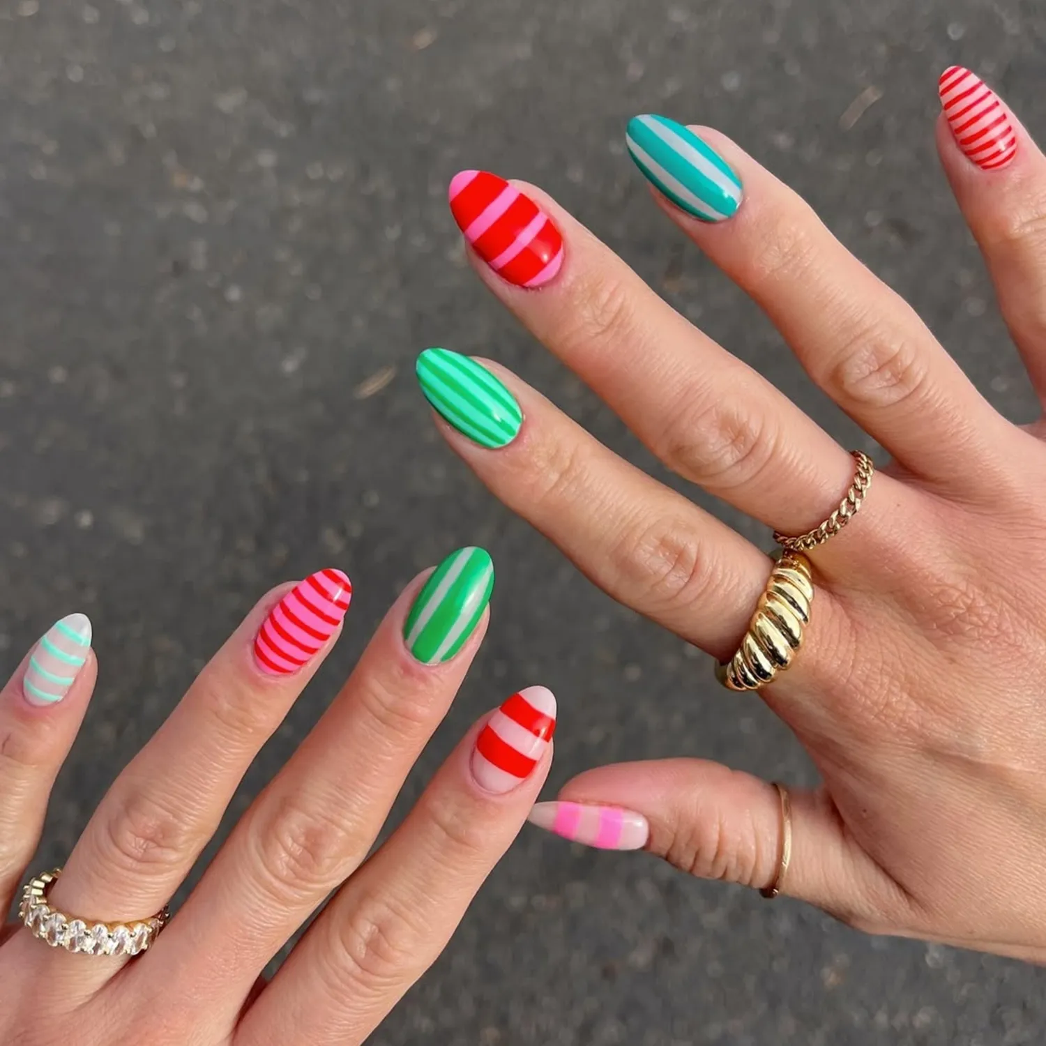 طرح ناخن راه راه سبز