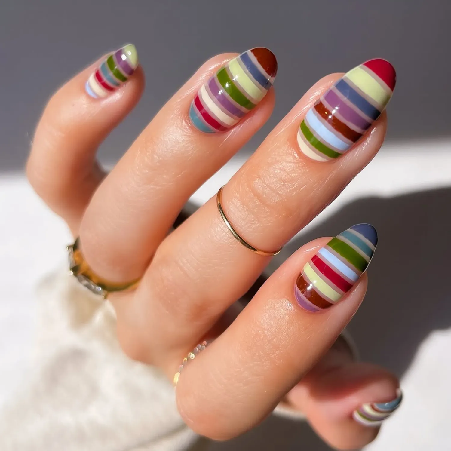 طرح ناخن راه راه رنگی خاص