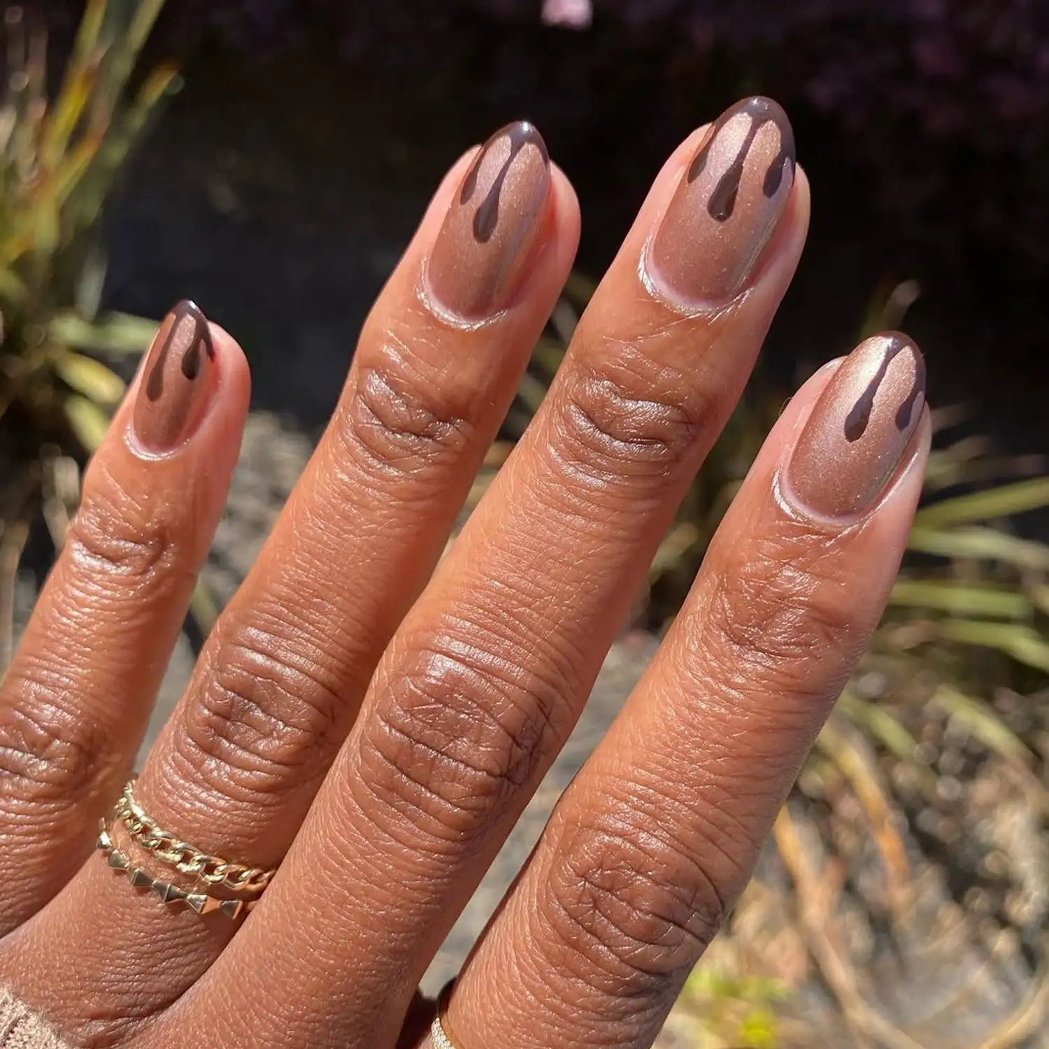 طراحی ناخن‌ موکایی شکلاتی