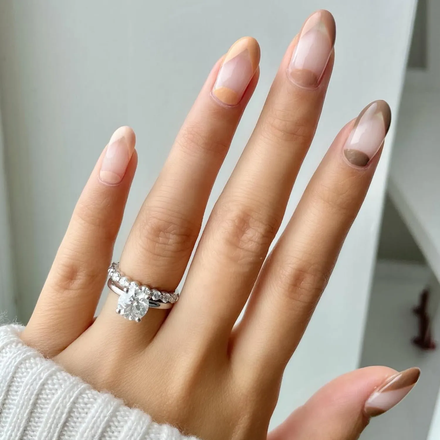 طراحی ناخن‌ موکایی فرنچ