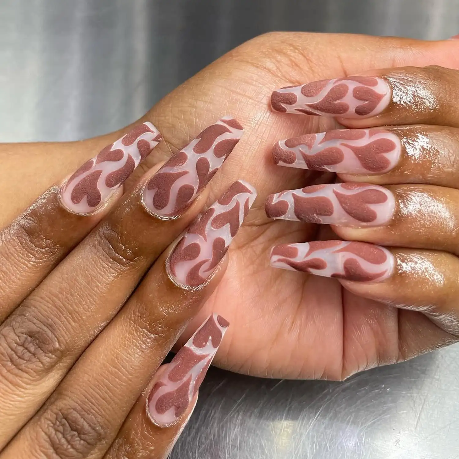 طراحی ناخن‌ موکایی قلبی