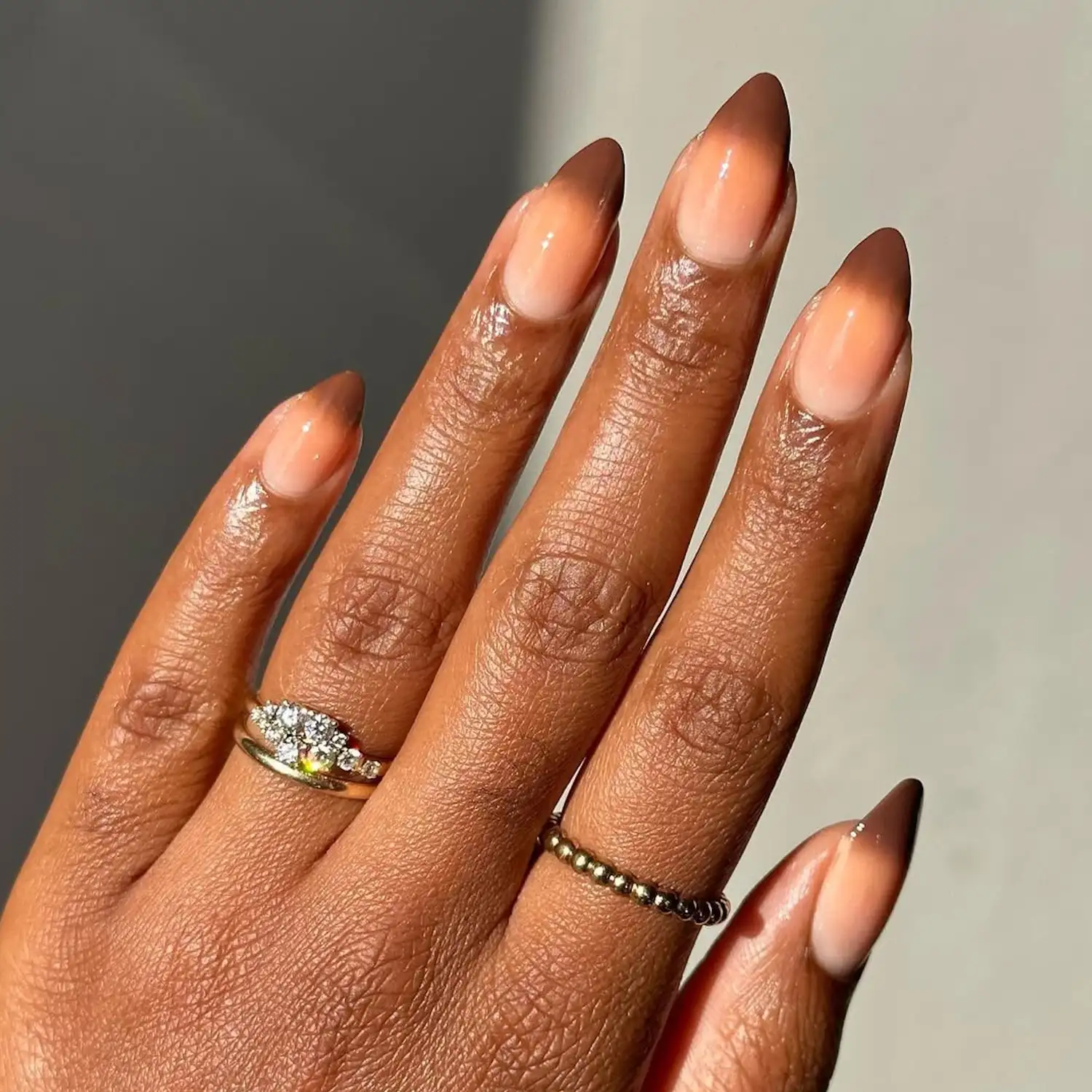 طراحی ناخن‌ موکایی آمبره