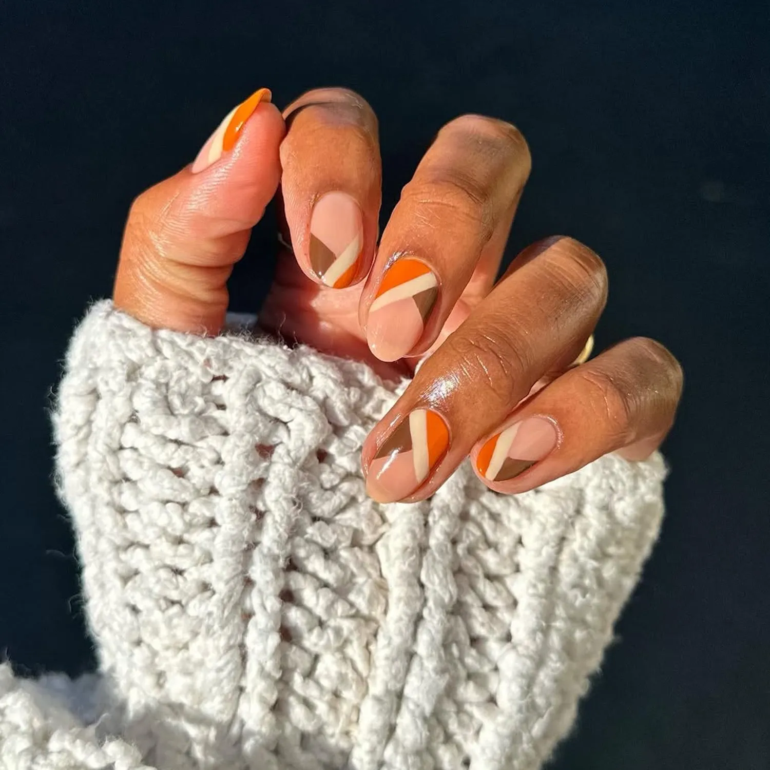 طراحی ناخن‌ موکایی نارنجی