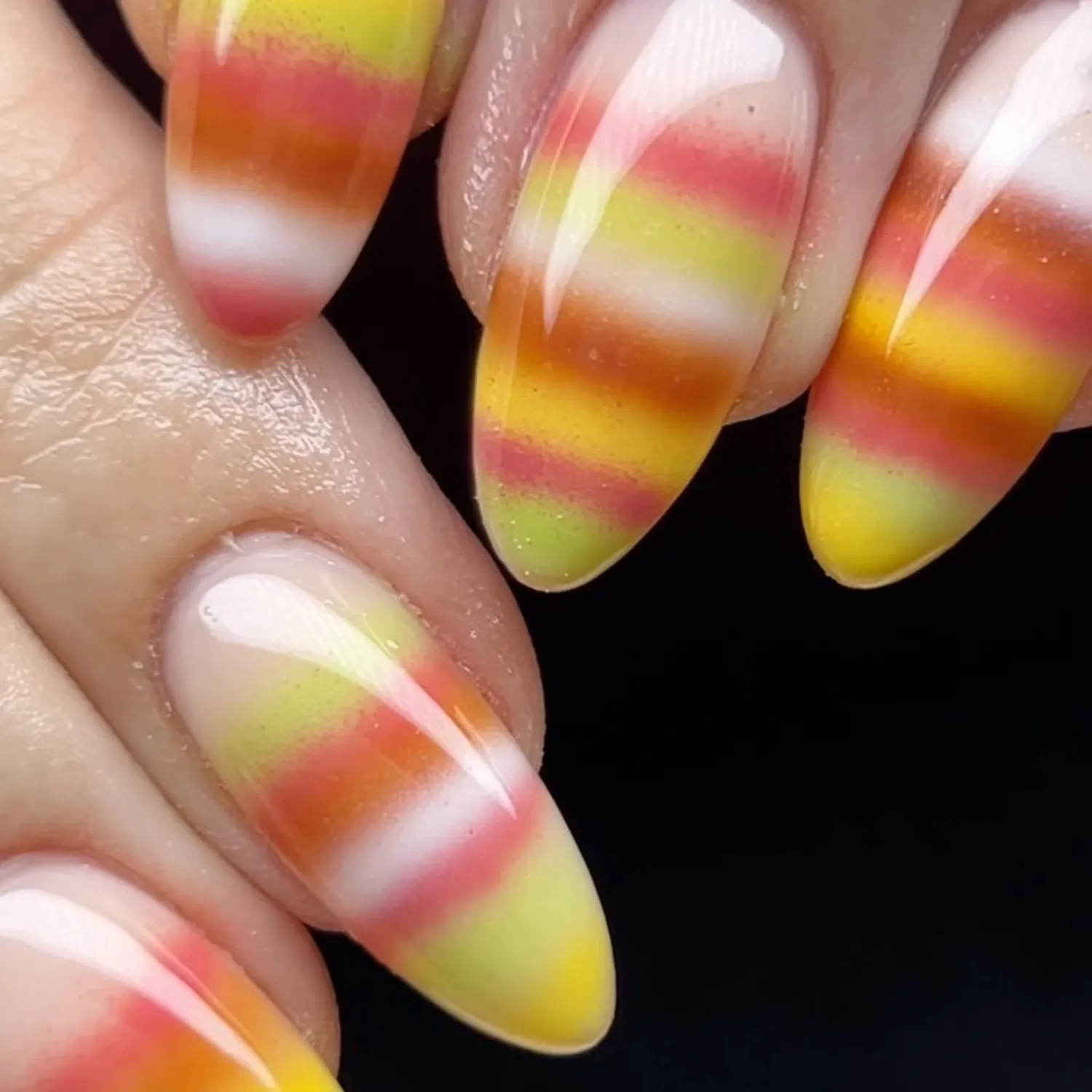 طرح ناخن راه راه زرد نارنجی