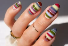 ۲۲ طرح ناخن راه راه که با طرح کلاسیک، جلوه‌ای بازیگوشانه پیدا می‌کنند