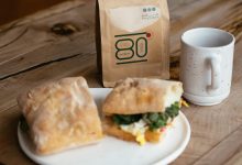 کافه مان از اون‌جاهاست که همیشه نفس می‌کشه.