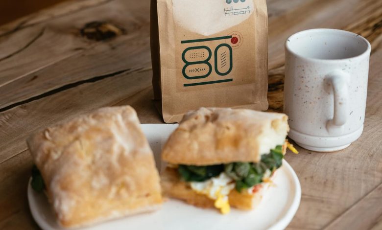 کافه مان از اون‌جاهاست که همیشه نفس می‌کشه.