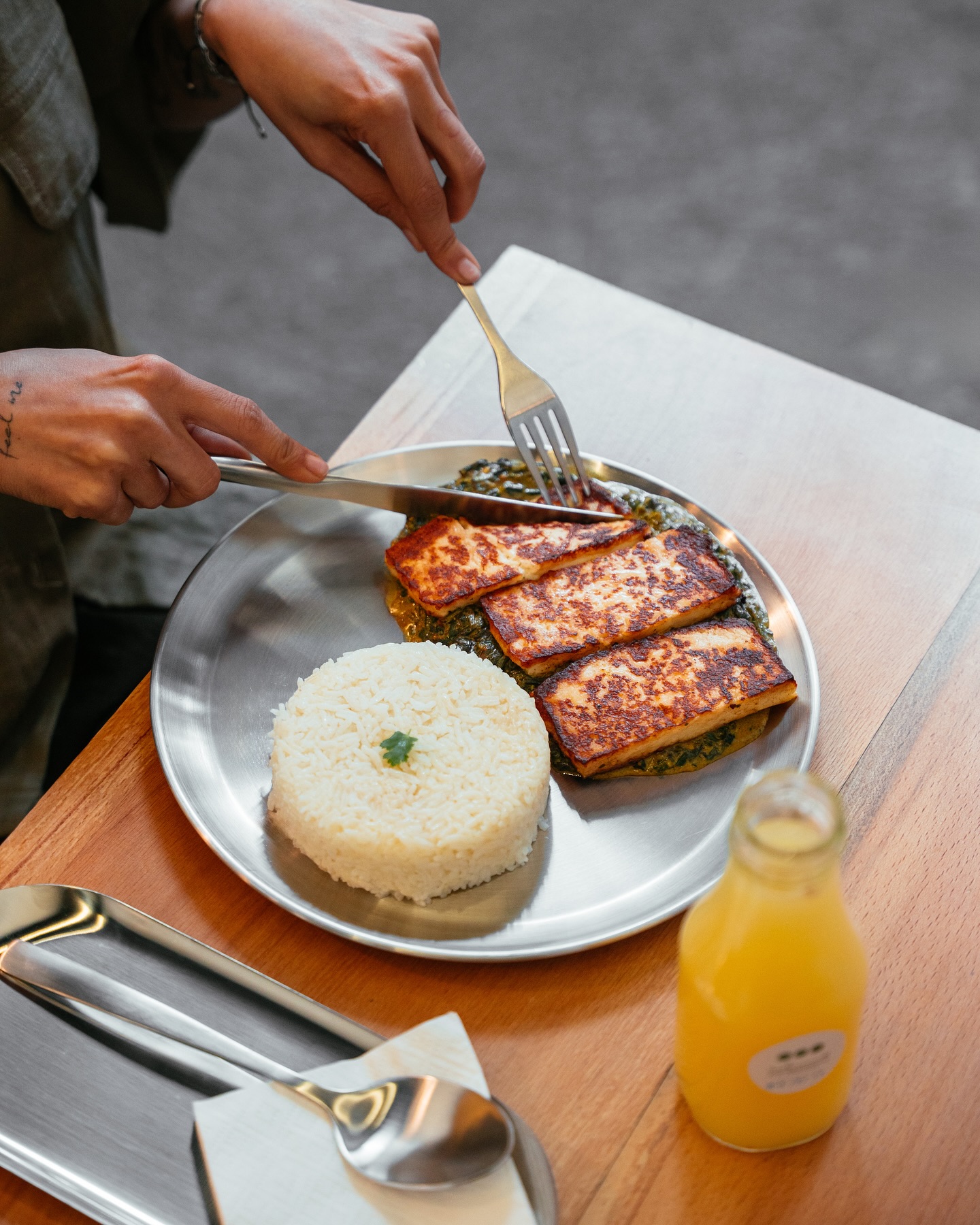 کافه رستوران مان