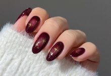 ۲۳ ایده برای ناخن تیره برای یک مانیکور زمستانی جذاب