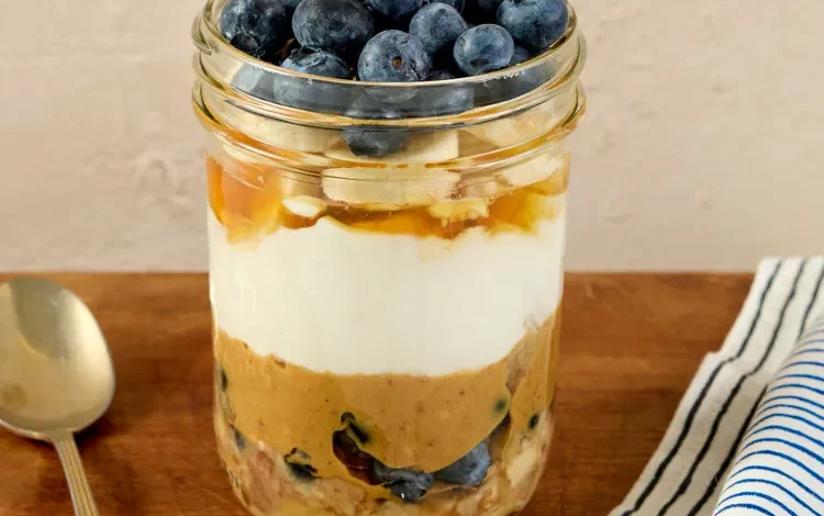 دستور آشپزی پارفه بلوبری و موز با کره بادام‌زمینی