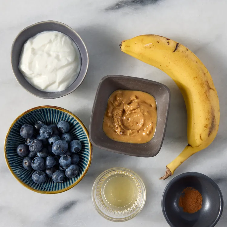 پارفه بلوبری–موز با کره بادام‌زمینی