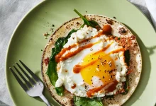 صبحانه تاکوی پنیر فتا، تخم مرغ و اسفناج