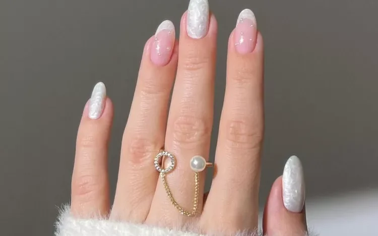 20 ایده ناخن سفید زمستانی با حس روشن و تازگی