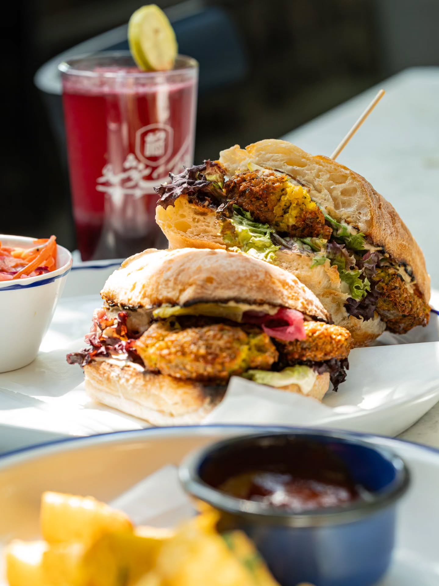 غذاخوری دست