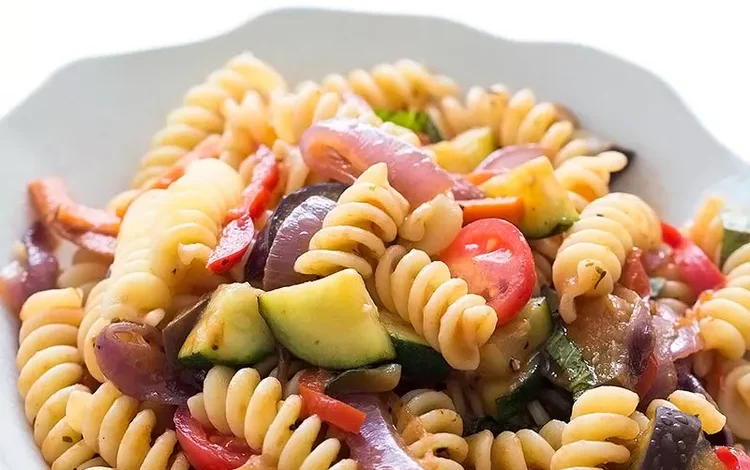 پاستای مخصوص با کدو سبز، بادمجان و فلفل