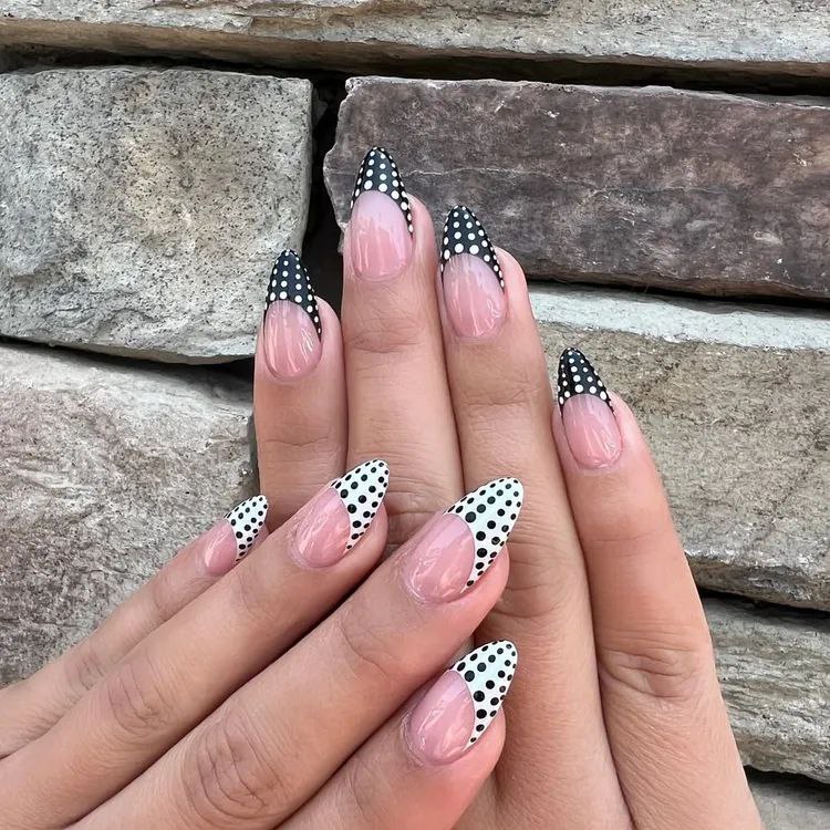 طراحی ناخن خال خالی