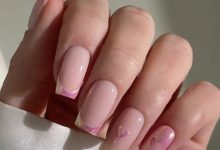 ۱۷ مدل مانیکور فرنچ کرومی برای امتحان کردن، از مدل فرنچ‌های قلبی قرمز گرفته تا فرنچ‌های طلایی
