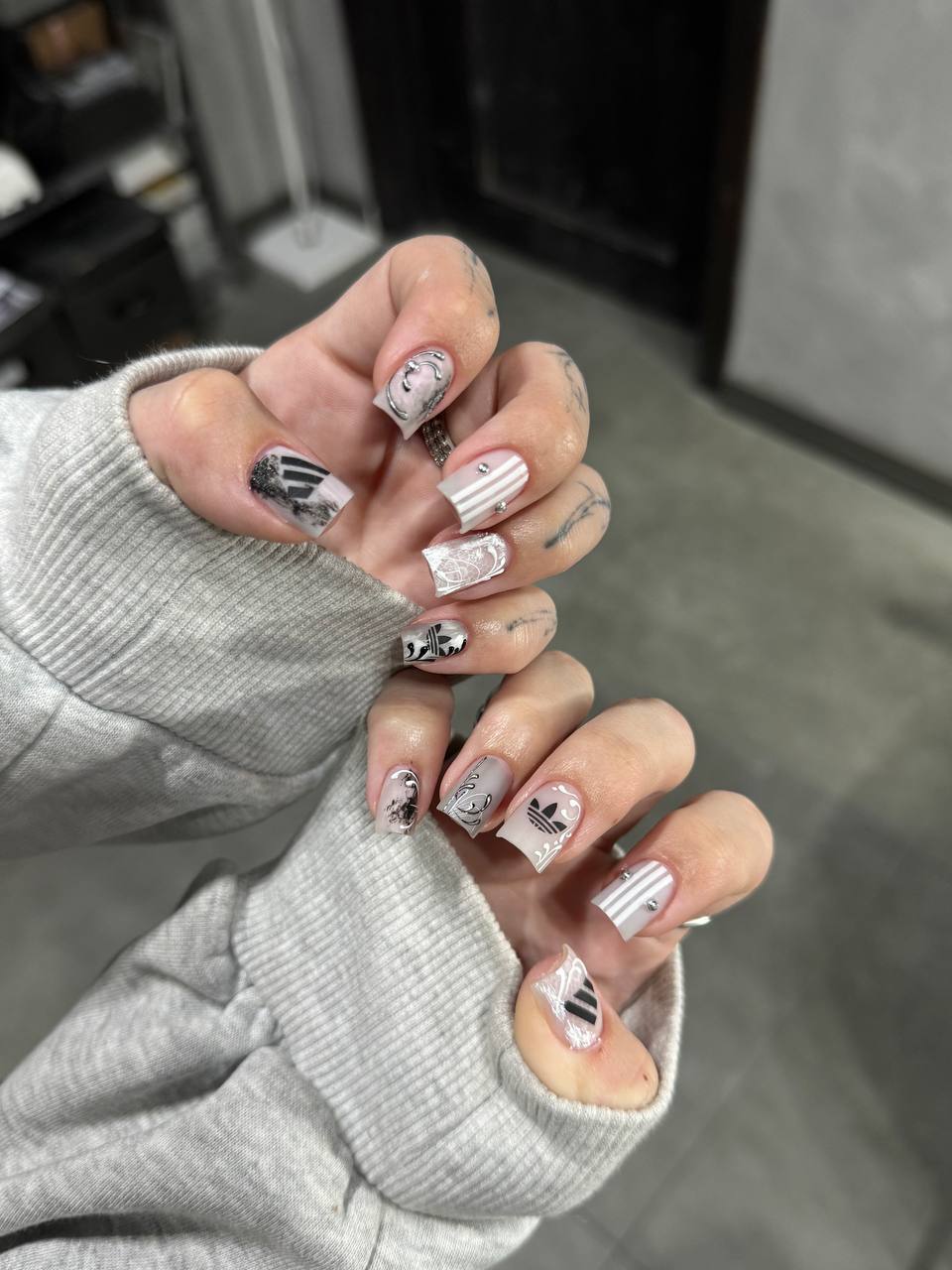 ناخن آدیداس