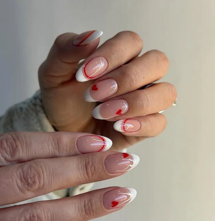 ناخن فرنچ سفید با قلب قرمز
