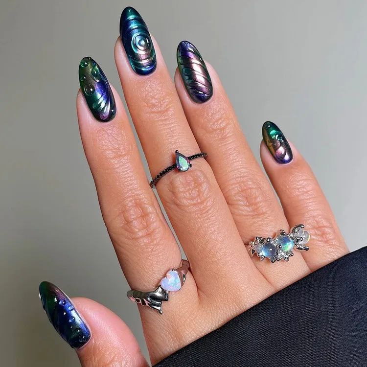 طراحی ناخن سرمه ای بنفش