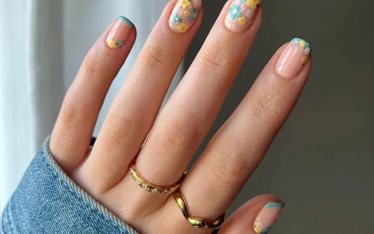 ۲۰ طراحی ناخن برای ماه اسفند؛ از گل‌های ظریف تا کروم‌های جسورانه