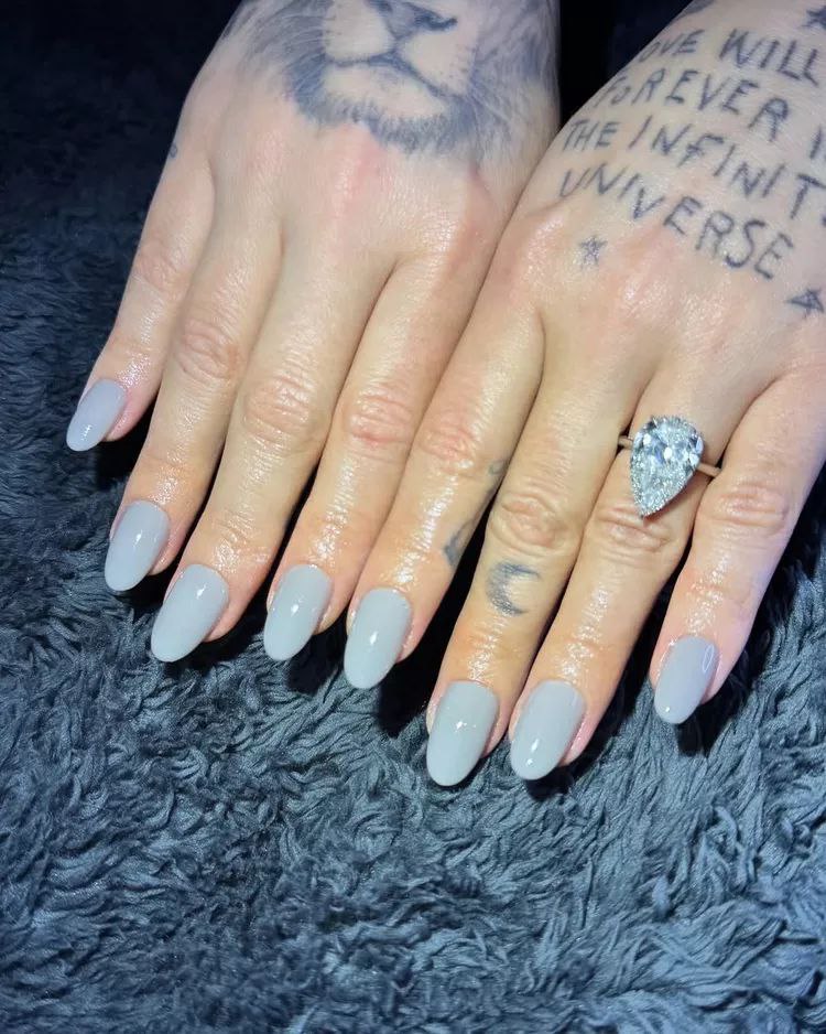 طراحی ناخن آبی روشن